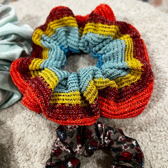 Free People Scrunchie Bundle - Picture 4 of 5